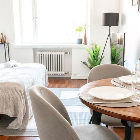 2Ndhomes Cozy Helsinki Center Studio With Park View Helsínquia Exterior foto