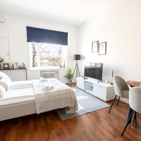2Ndhomes Cozy Helsinki Center Studio With Park View Helsínquia Exterior foto