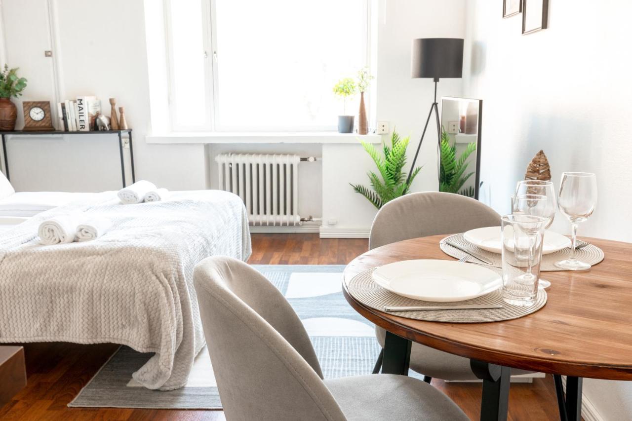 2Ndhomes Cozy Helsinki Center Studio With Park View Helsínquia Exterior foto