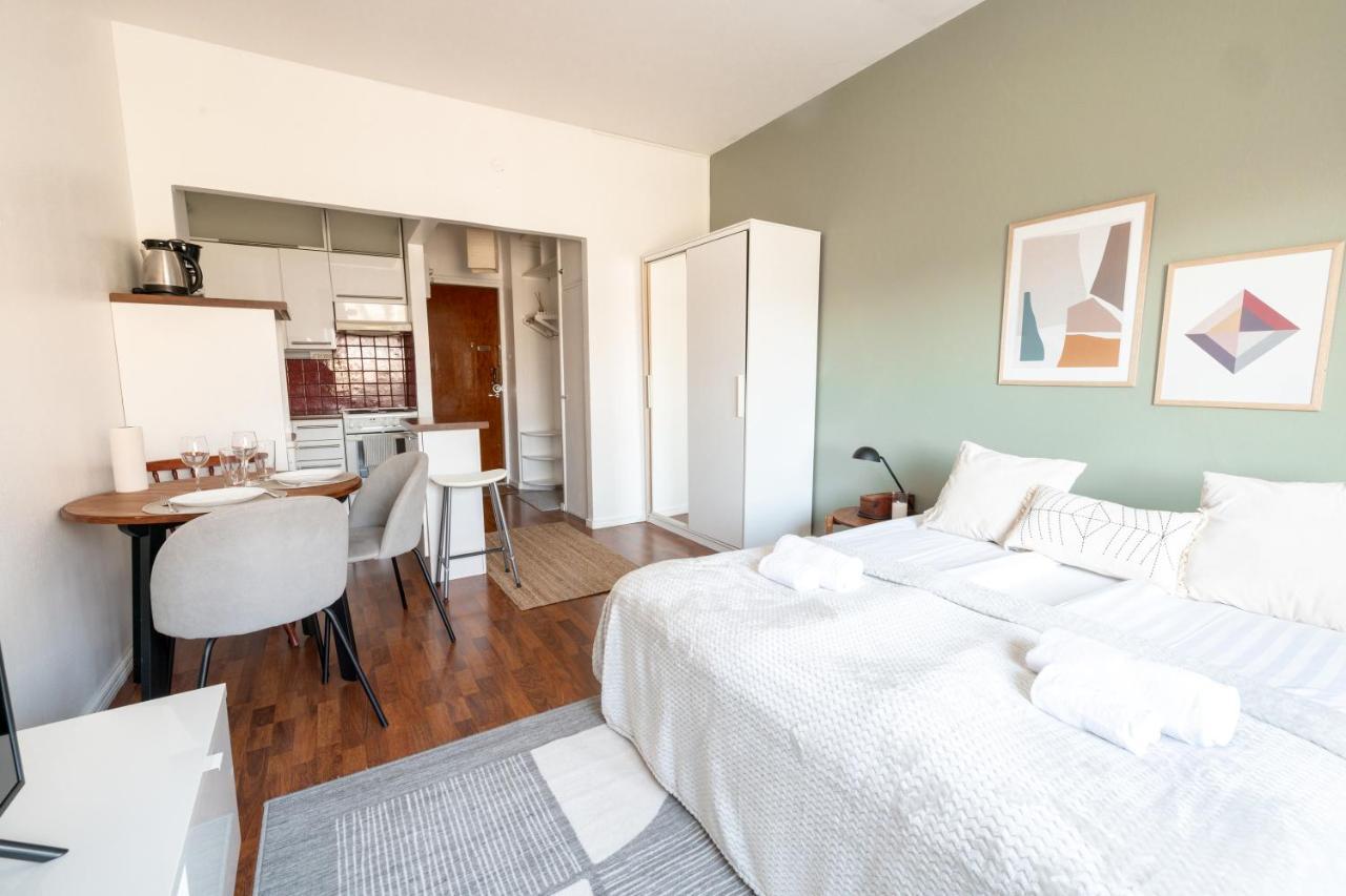 2Ndhomes Cozy Helsinki Center Studio With Park View Helsínquia Exterior foto